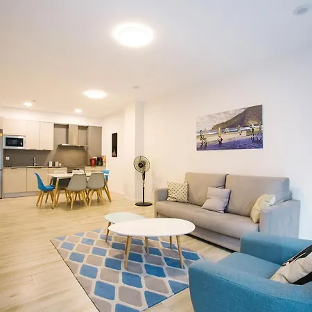 Gloria 3 Y 5 아파트